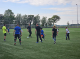 Laatste training S.K.N.W.K. JO10-1 (partijtje tegen de ouders) van woensdag 22 mei 2024 (126/133)